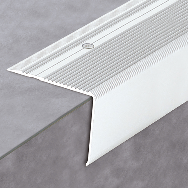 Nez de marche strié 10T 70x56mm - 3,00 m à visser