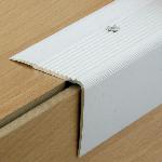 Nez de marche strié 41V 55x50mm - 3,00 m à visser