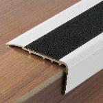 Nez de marche 2CBis 67x32mm - 3,00m à visser - livré avec bande carbo