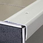 Nez de marche strié 44V 50x32mm - 3,00 m à visser