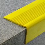 NEZ DE MARCHE PVC NMDR 65x40 mm - 3,00 m à coller