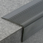 NEZ DE MARCHE PVC NMDR 65x44 mm - 1,70 m à coller