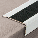 Nez de marche 2CBisA 67x32mm - 3,00m - Adhésivé Profil Tape M - livré avec bande carbo