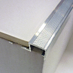 Nez de marche décoration 60V 10MM - 20 mm - 2,50 m - à sceller