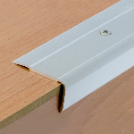 Nez de marche strié 43V 42x23mm - 3,00 m à visser