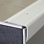 Nez de marche strié 44V 50x32mm - 4,00 m à visser