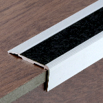 nez de marche Déco tecnis avec bande antidérapante 32x18mm - 1,10m à visser